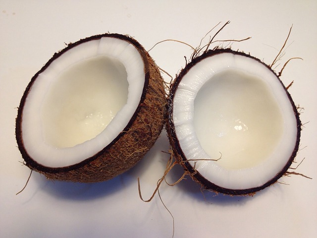 dvě půlky kokosu